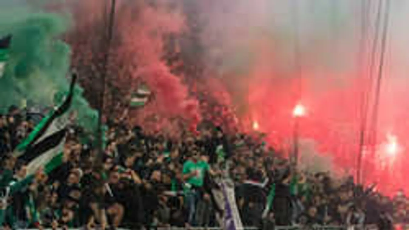 Óriási a füst a Keletinél, hatalmas tömeg a pályaudvaron