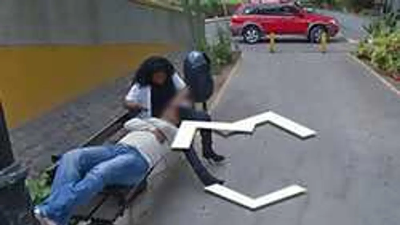 Sokkot kapott a férfi, amikor meglátta ezt a képet a feleségéről