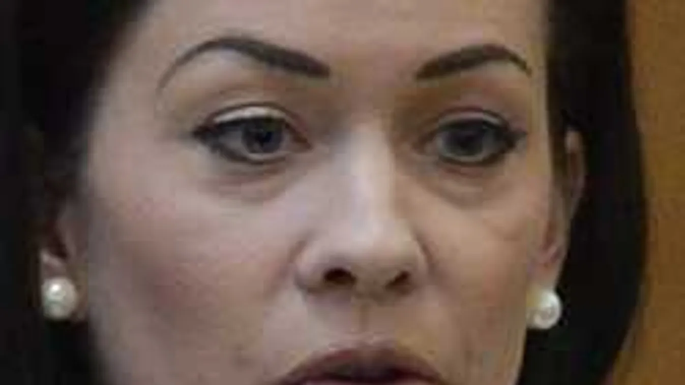 Orbán Flóra egy százados kétéves kislánya