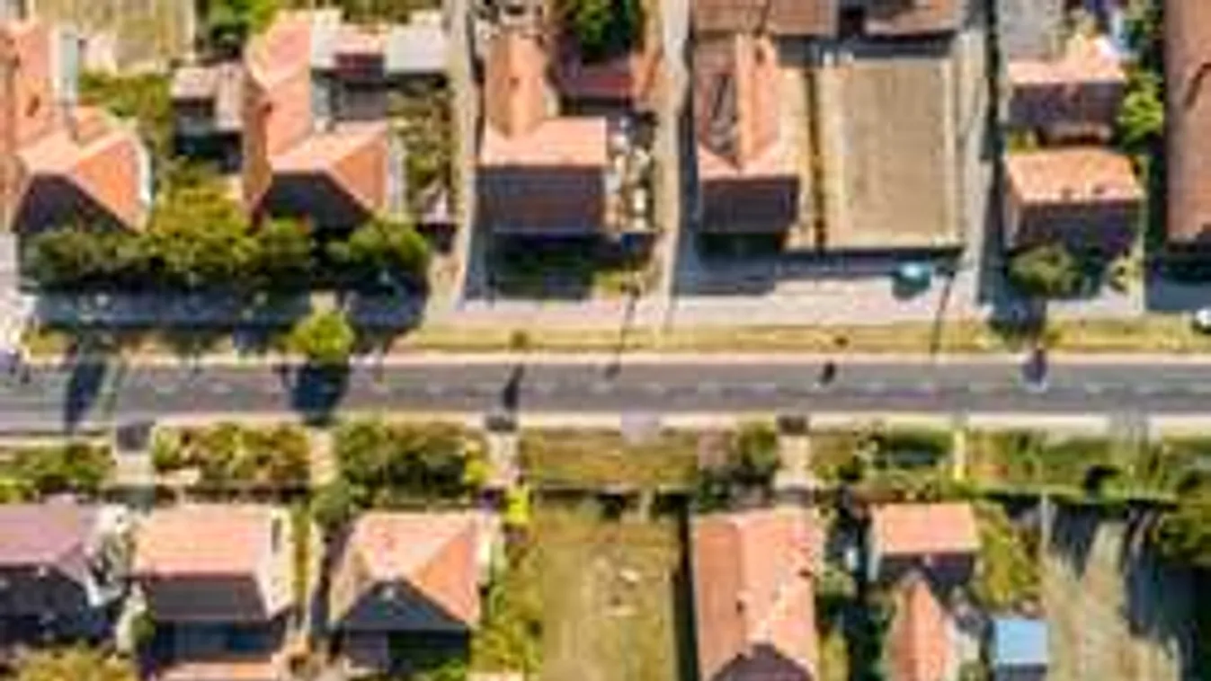 Hétezer tonna aszfalt beépítésével újították fel a Szeged-Röszke összekötőt