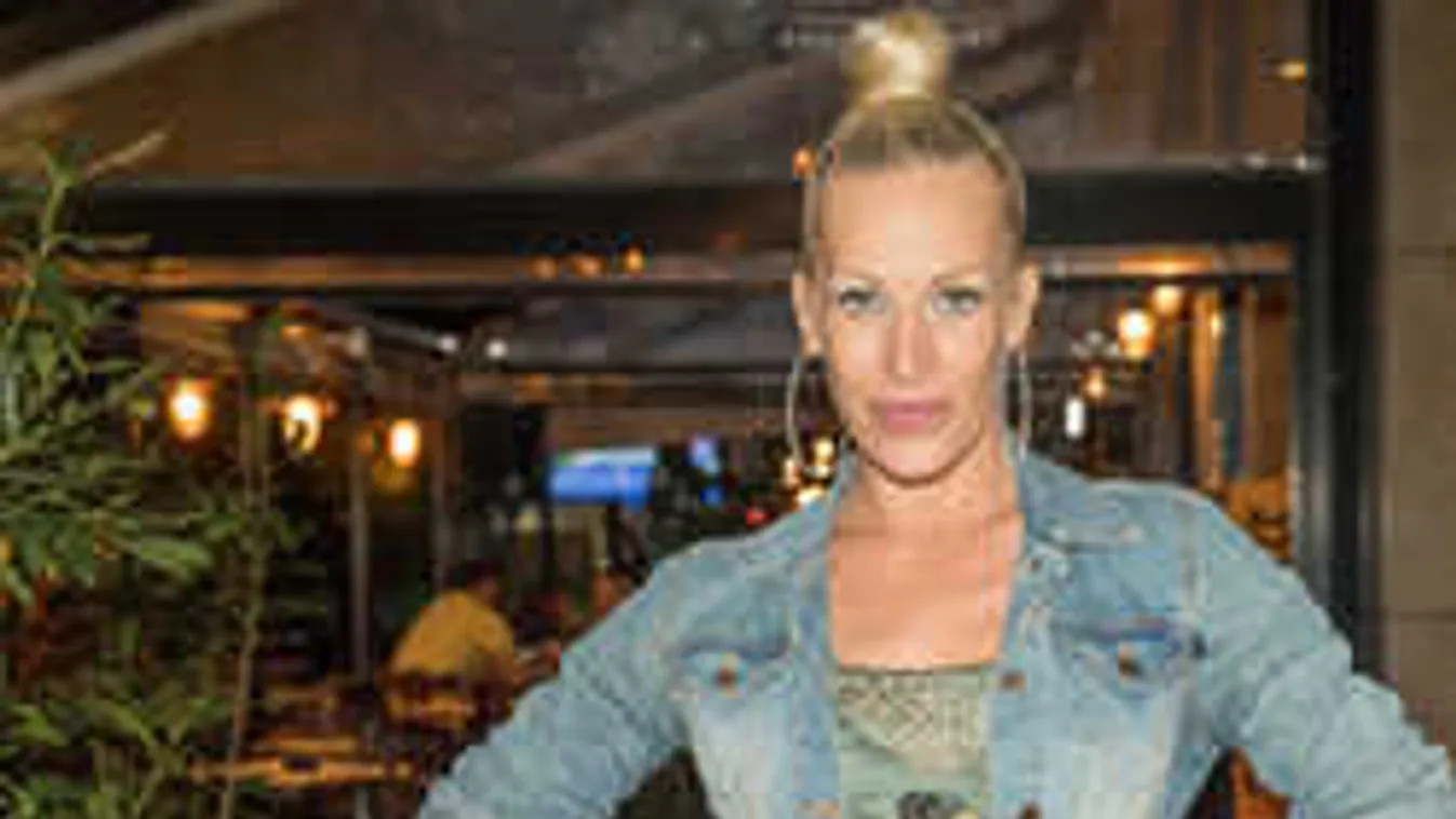 Durva fotó, ezt tette magával Pásztor Anna rajongója