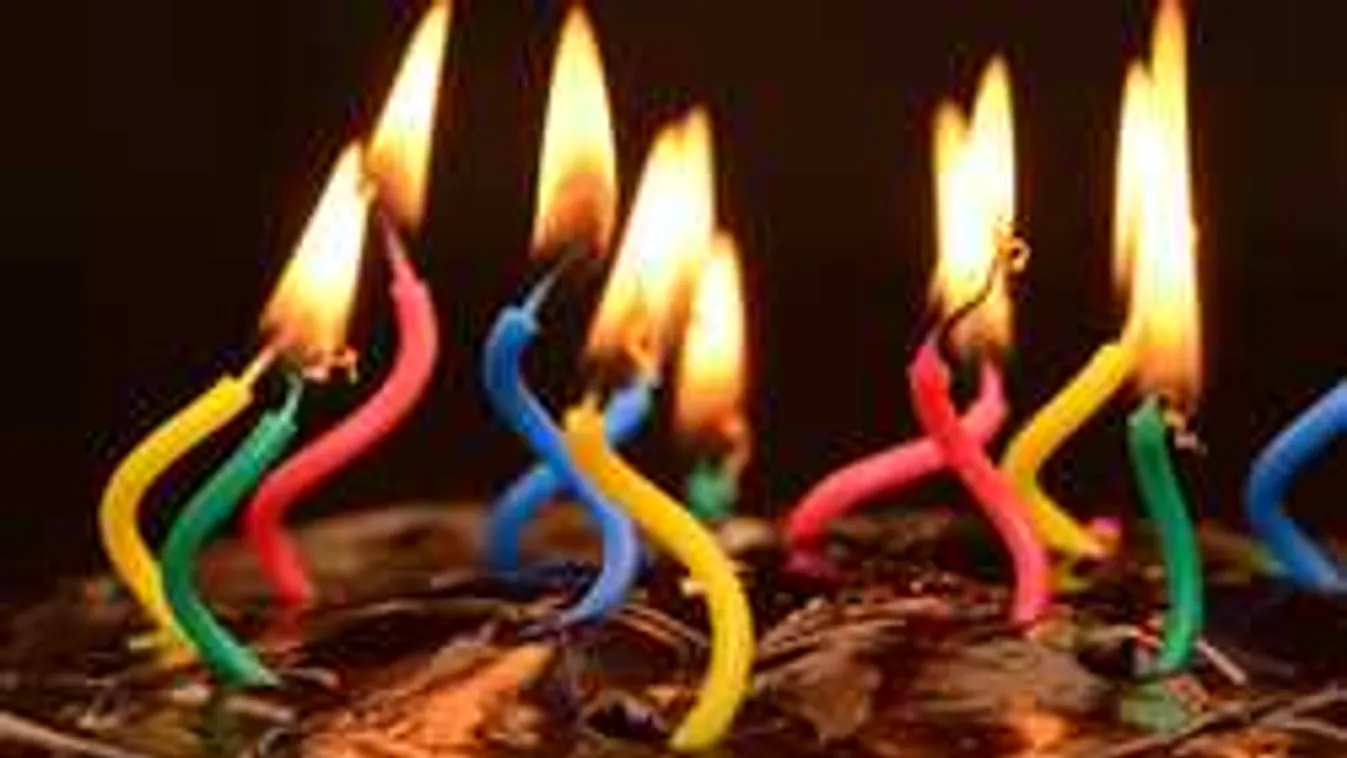 Lassan gyönyörű nővé érik a magyar sztárpár kislánya