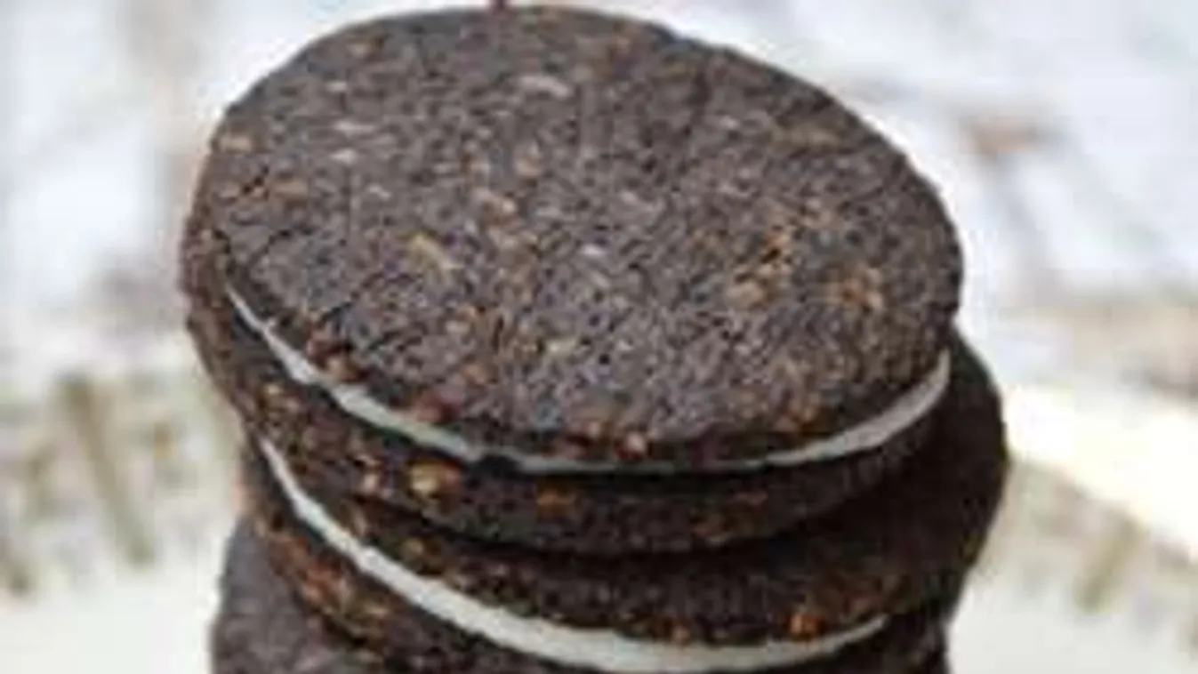 Itt a szezon legnagyobb dobása: Diétás lett a töltött fekete keksz