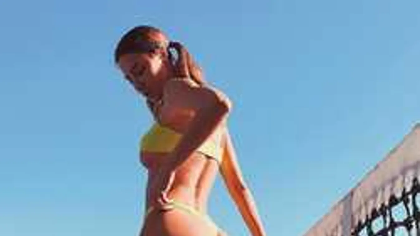 Lekerült a melltartó, fürdés közben fotózták le a sportolónőt