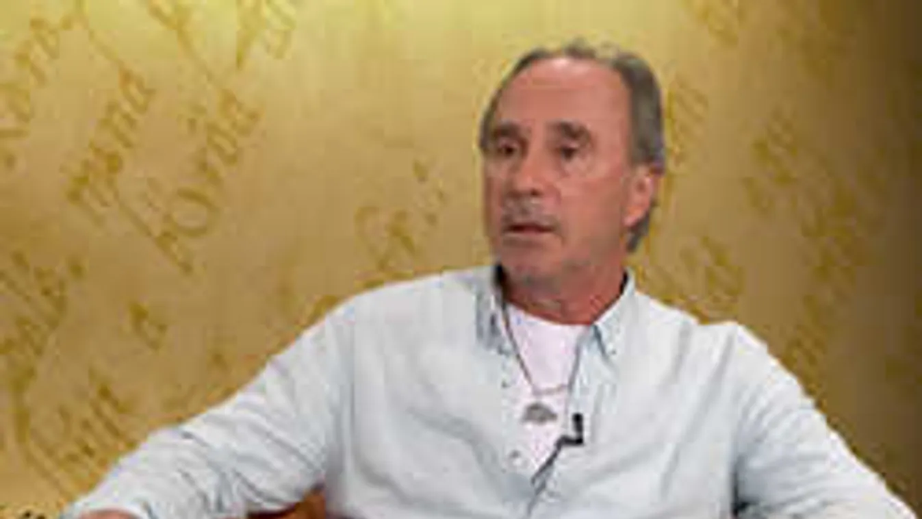 Elképesztő, ilyen tisztességtelen ajánlatot kapott a híres magyar énekes