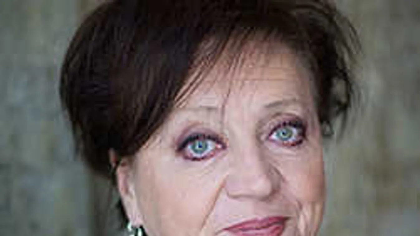 Megdöbbentő családi titkot árult el Csákányi Eszter