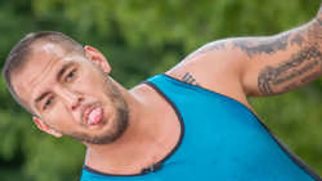 Elszabadultak az indulatok, Curtis az utolsó pillanatban mondta le a fellépését