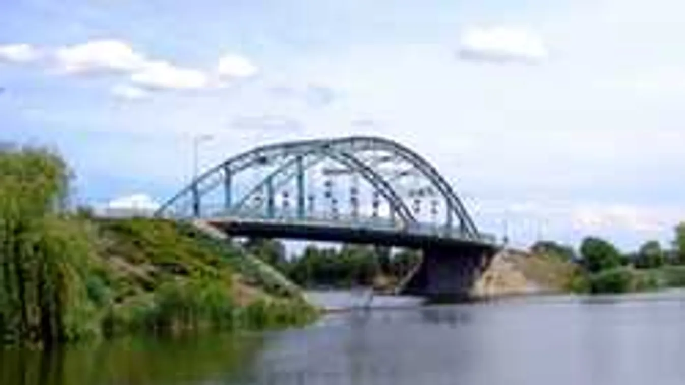 Dunába vetette magát egy nő hajnalban