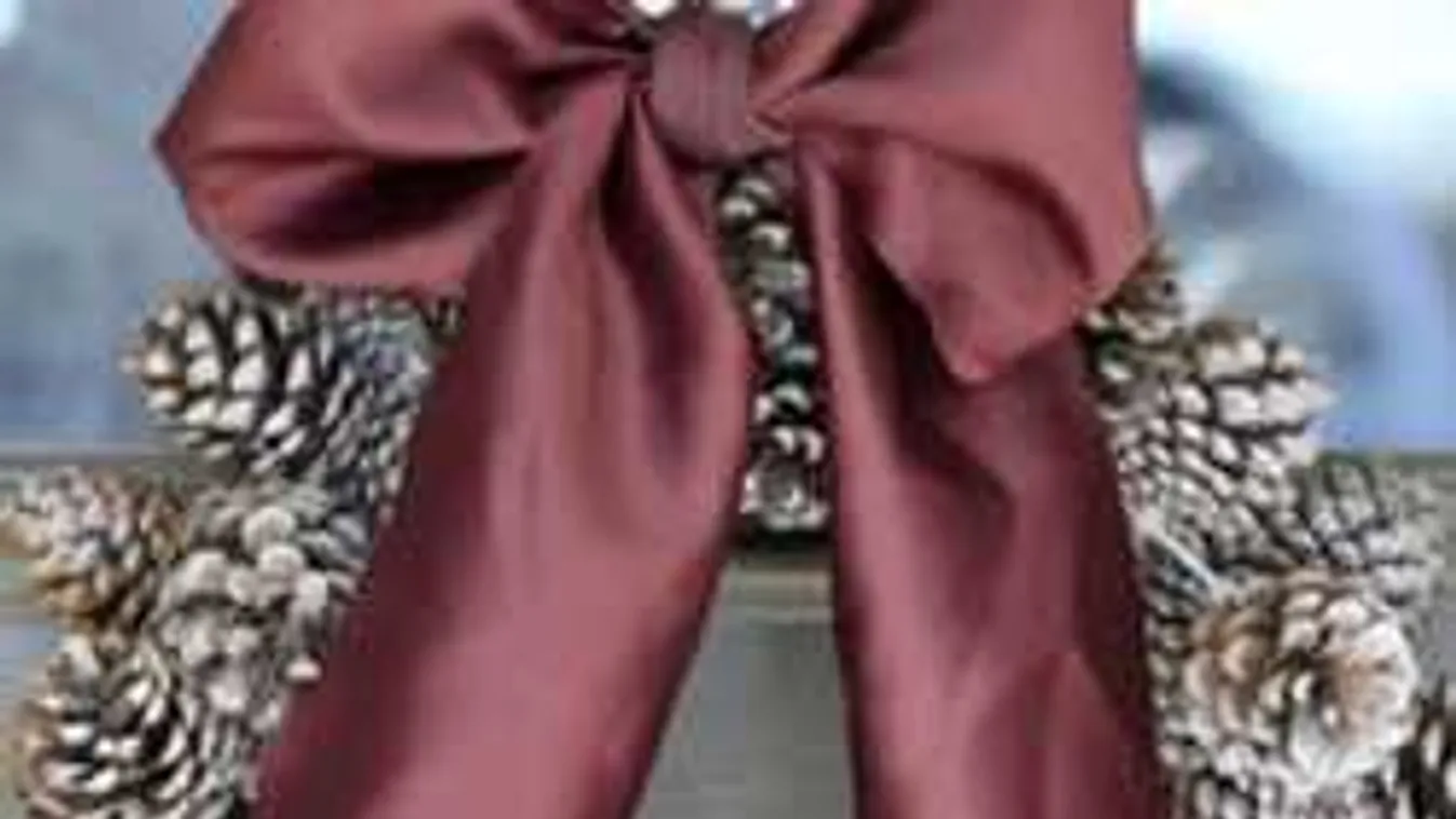 Ne dobd ki a tisztítós vállfát, csodás karácsonyi koszorút készíthetsz