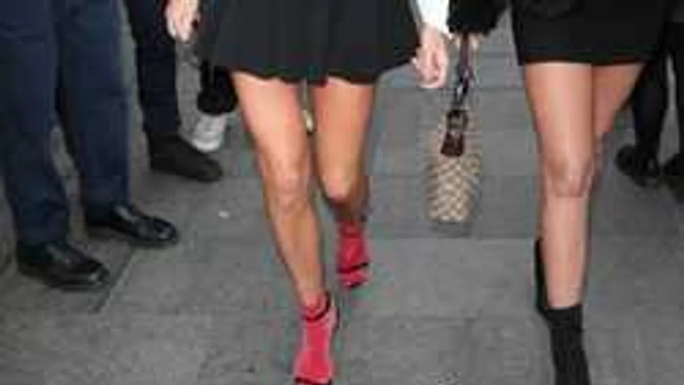 Borzasztó, de ősszel így hordják a magassarkút a nők