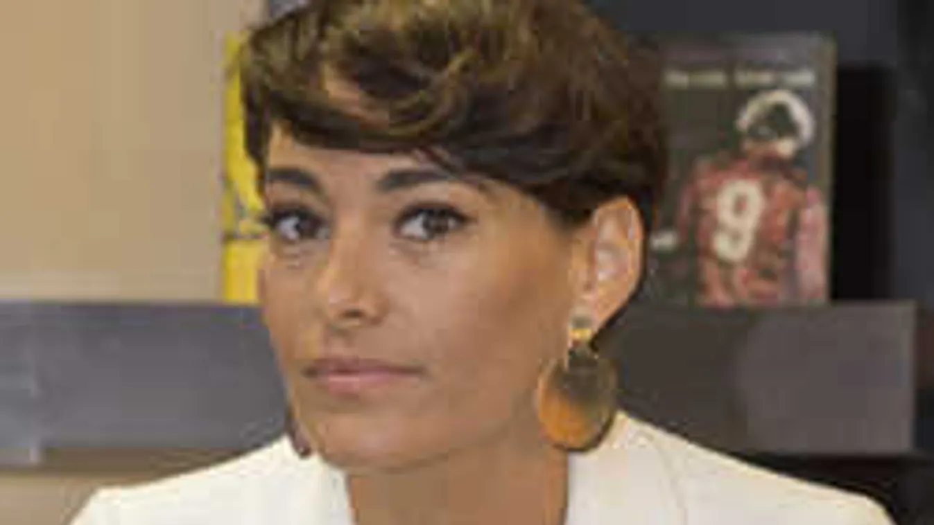 Tündéri fotó, megmutatta kisfiát a magyar sztáranyuka