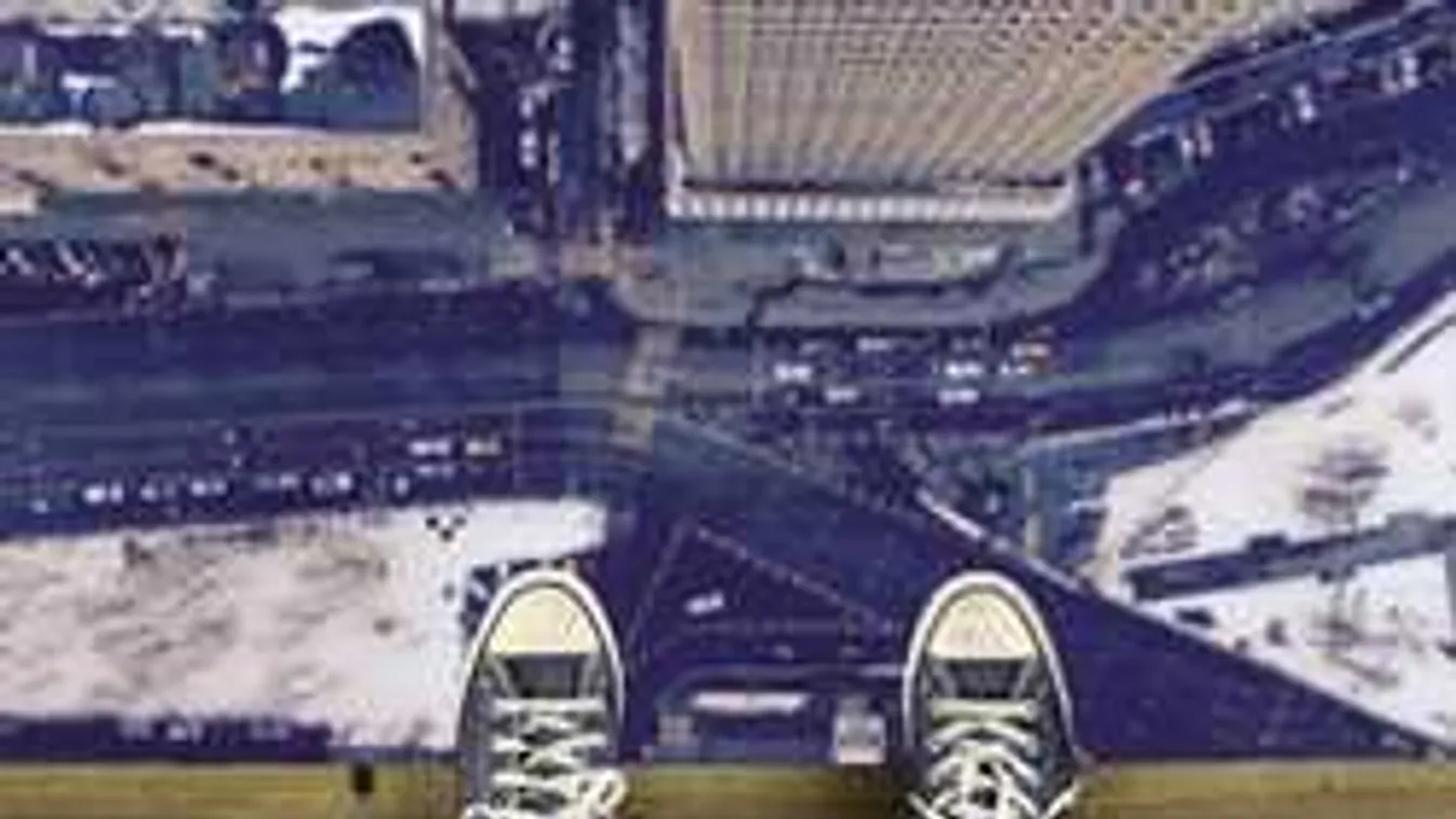 Most érkezett: Leugrott egy férfi a budapesti felüljáróról