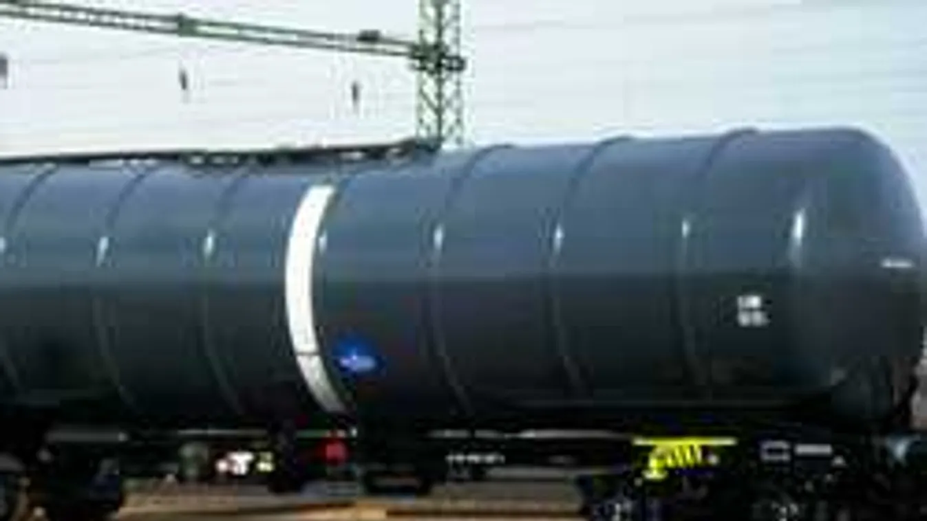 Sósav szivárog egy tartálykocsiból a hatvani pályaudvaron