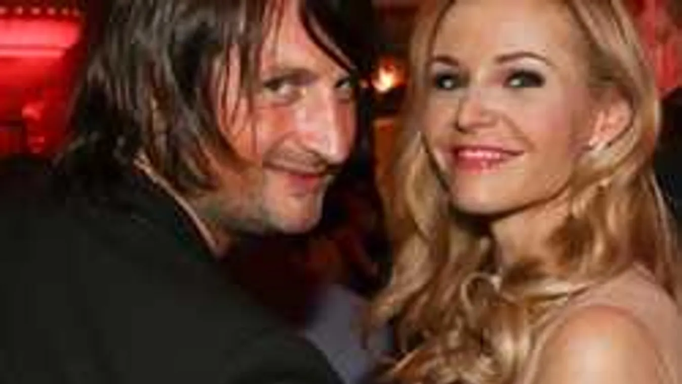 Lakatlan szigeten romantikázott Edvin Marton és felesége