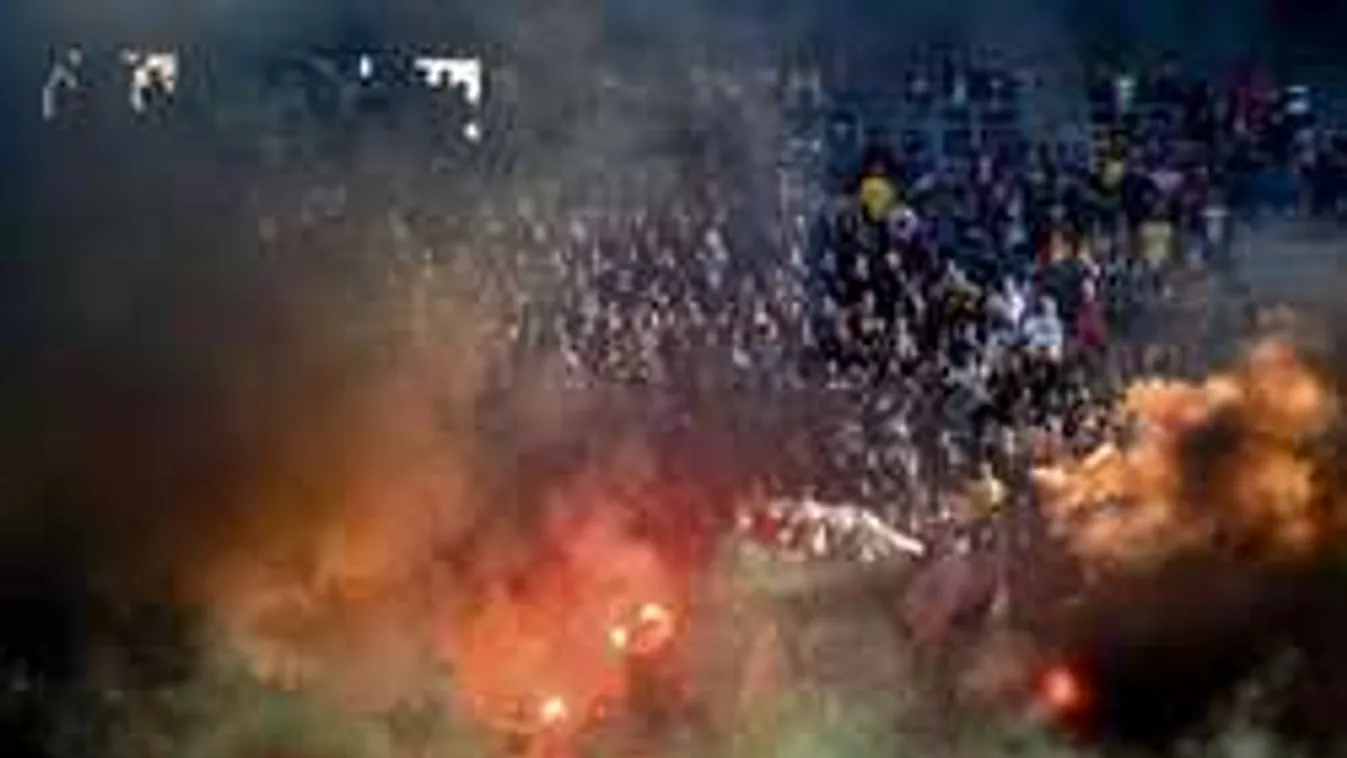 Bajban a románok, a magyarokat szidták a fociszurkolók