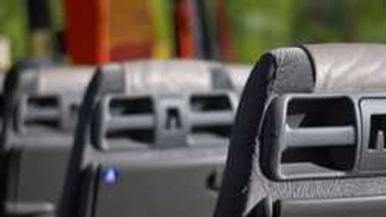 Félelmetes felvétel: meghajlott a híd a busz súlya alatt