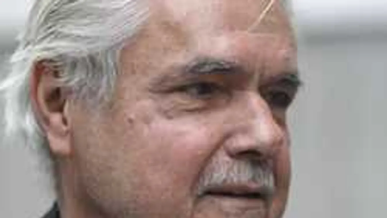 Haláltusa a színpadon: perceken múlt Oszter Sándor élete