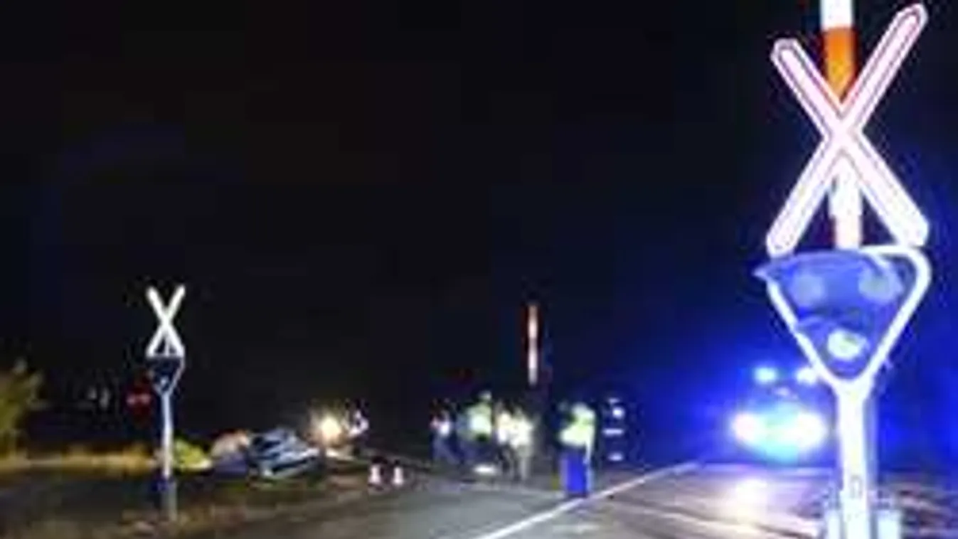 Helyszíni fotók érkeztek: négy halott a csongrádi vasúti átjáróban