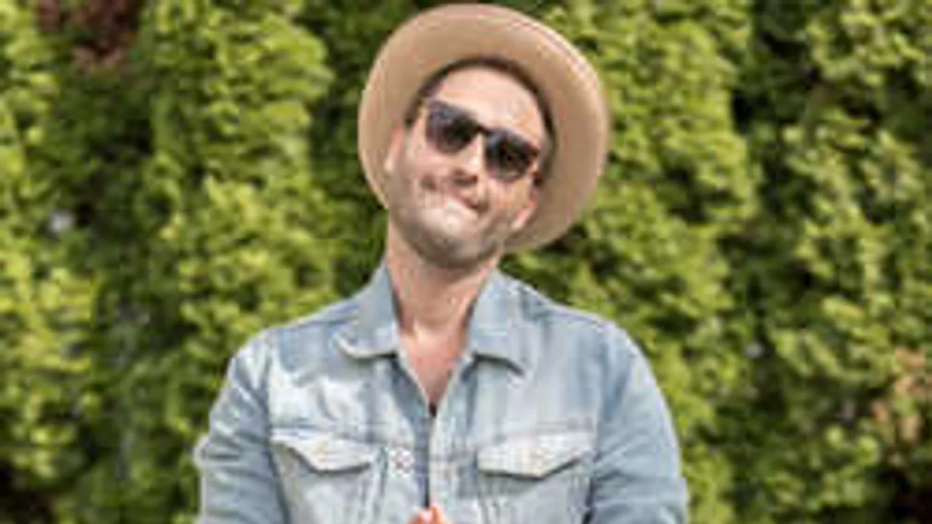 Ezt látnod kell, gyerekkori fotóval nosztalgiázik Király Viktor