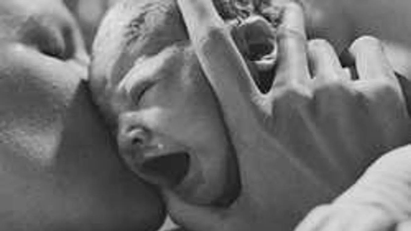 A reggeli forgalom miatt autóban segítette világra  a gyermekét az apa