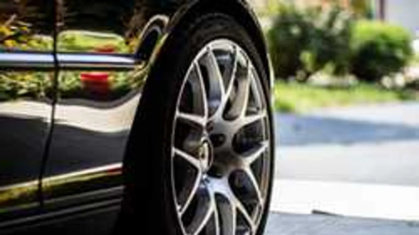 Másfél milliárdot csaltak el külföldi használt autókkal