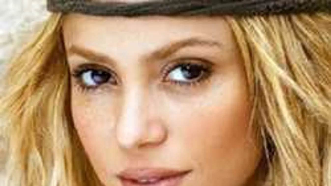 Elöntötték az érzések: könnyekben tört ki a szexi sztármami a színpadon