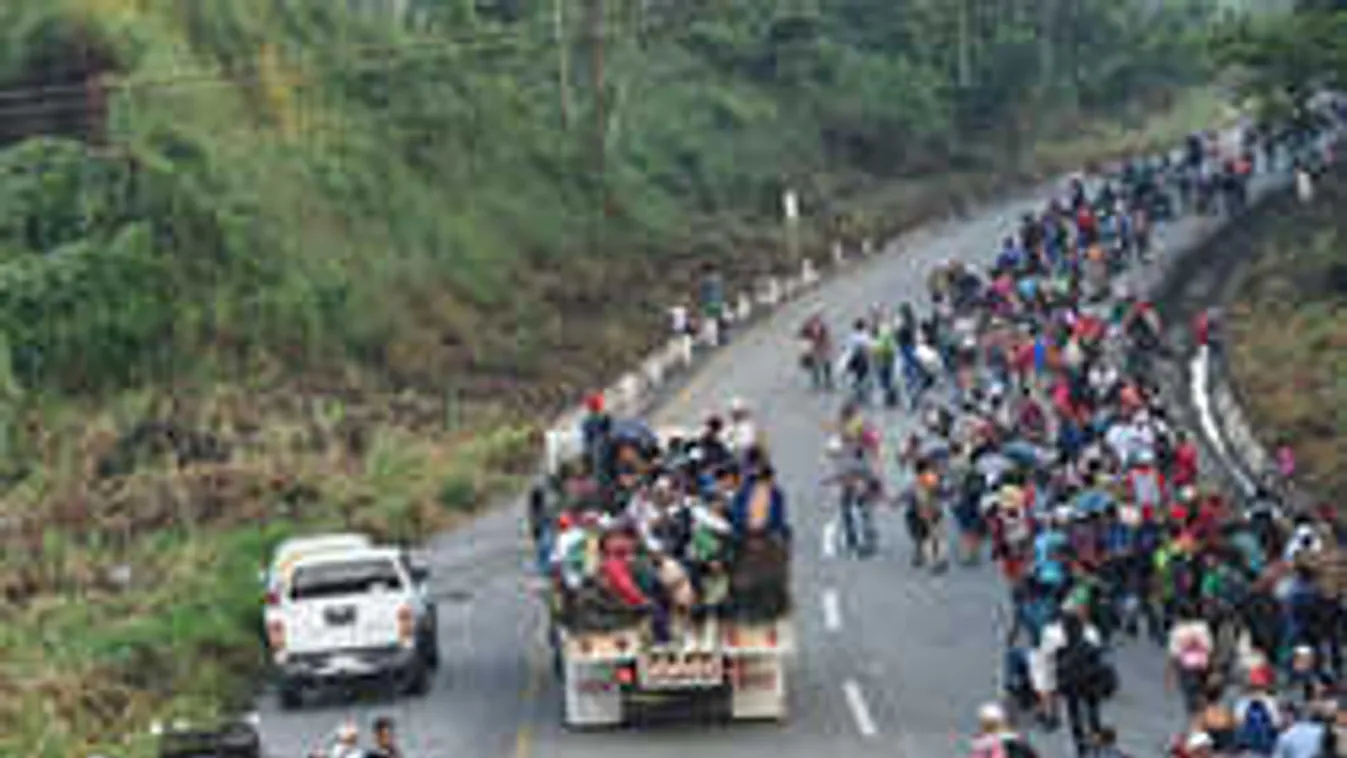 Lehullt a lepel: Kiderült, kik pénzelik a határ felé menetelő migránsokat