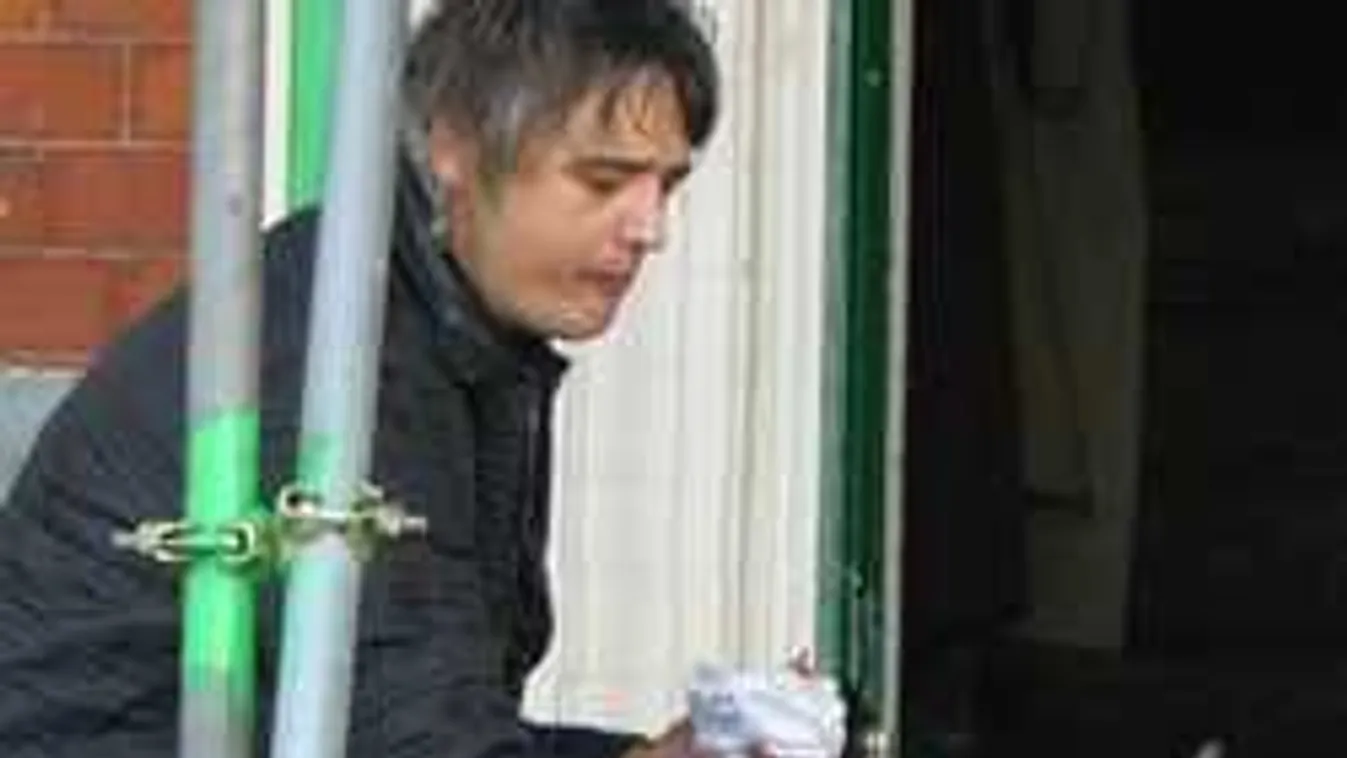 Széttéptek egy macskát a drogos sztár kutyái, ő pedig csak nézte