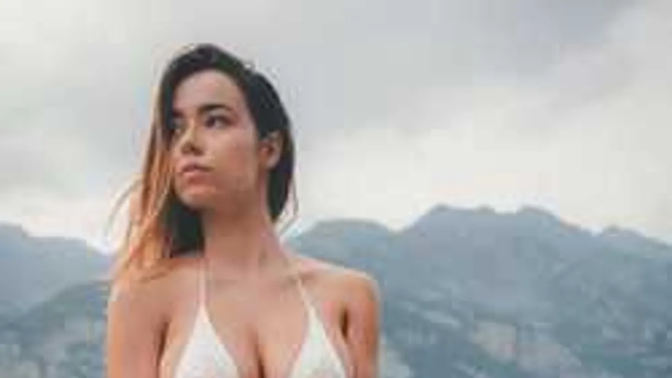 Bámulatos keblek, a természetben fotózták le a félmeztelen színésznőt