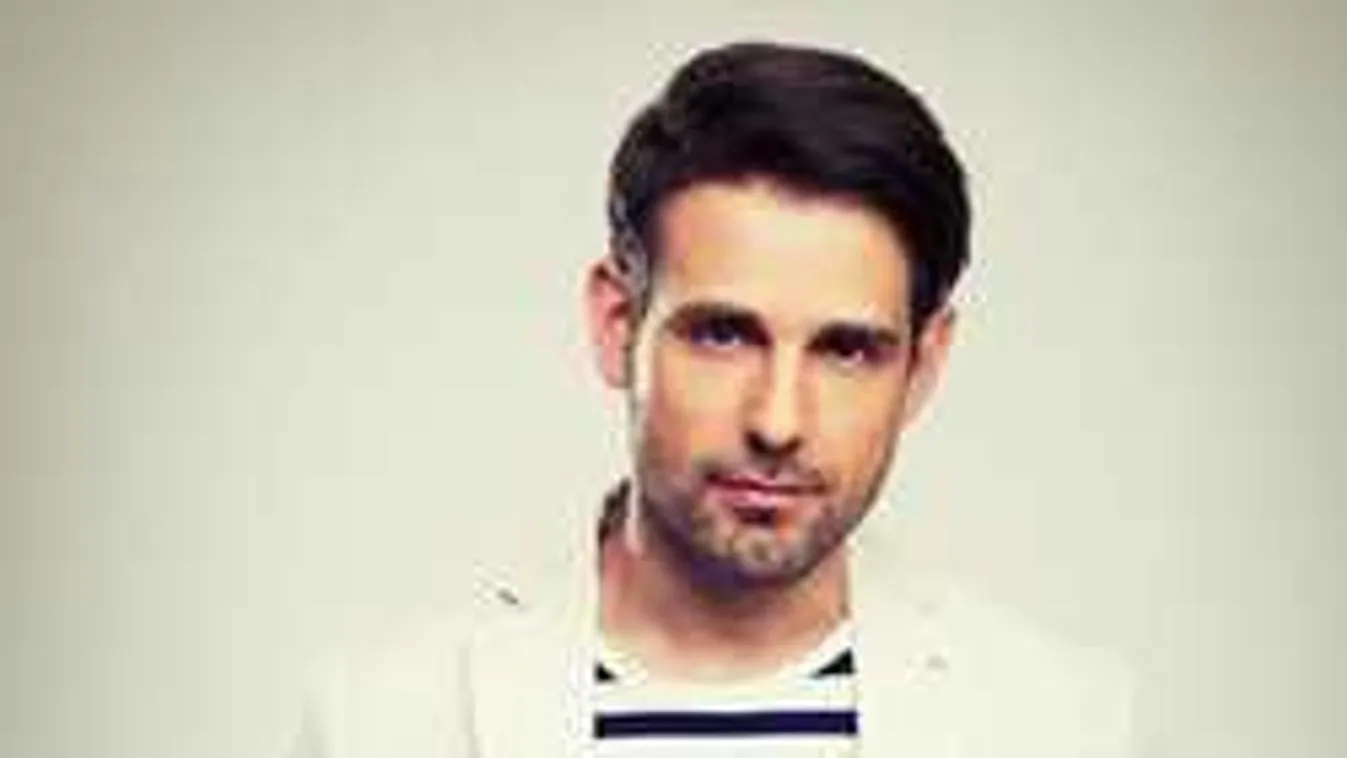 Elképesztő fotó került elő, a Queen gitárosával pózol a magyar énekes