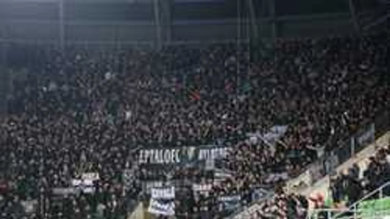 Ezzel a magyar focistával fotózkodtak a görög szurkolók Budapesten