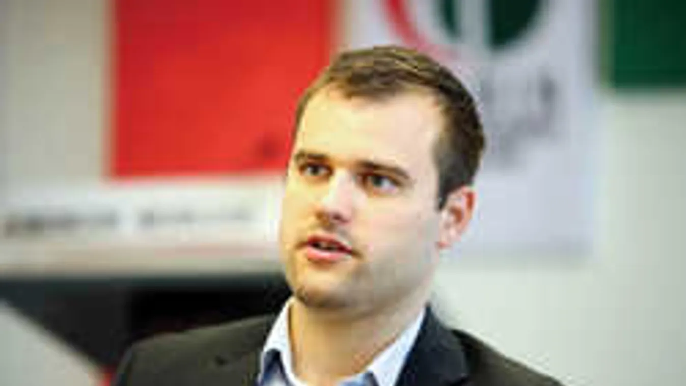 Adócsalás, ékszerek és a jobbikos Staudt - Magyarországon is nyomoznak