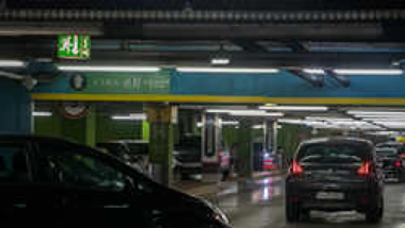 Fuldokoltak az emberek a saját autóikban