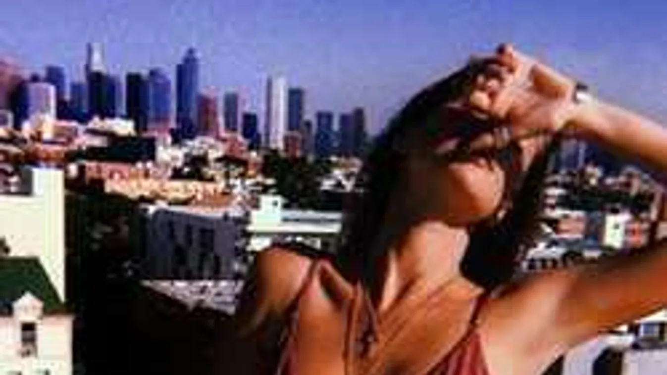 Felrobbant az internet a fiatal modell intim fotójától!