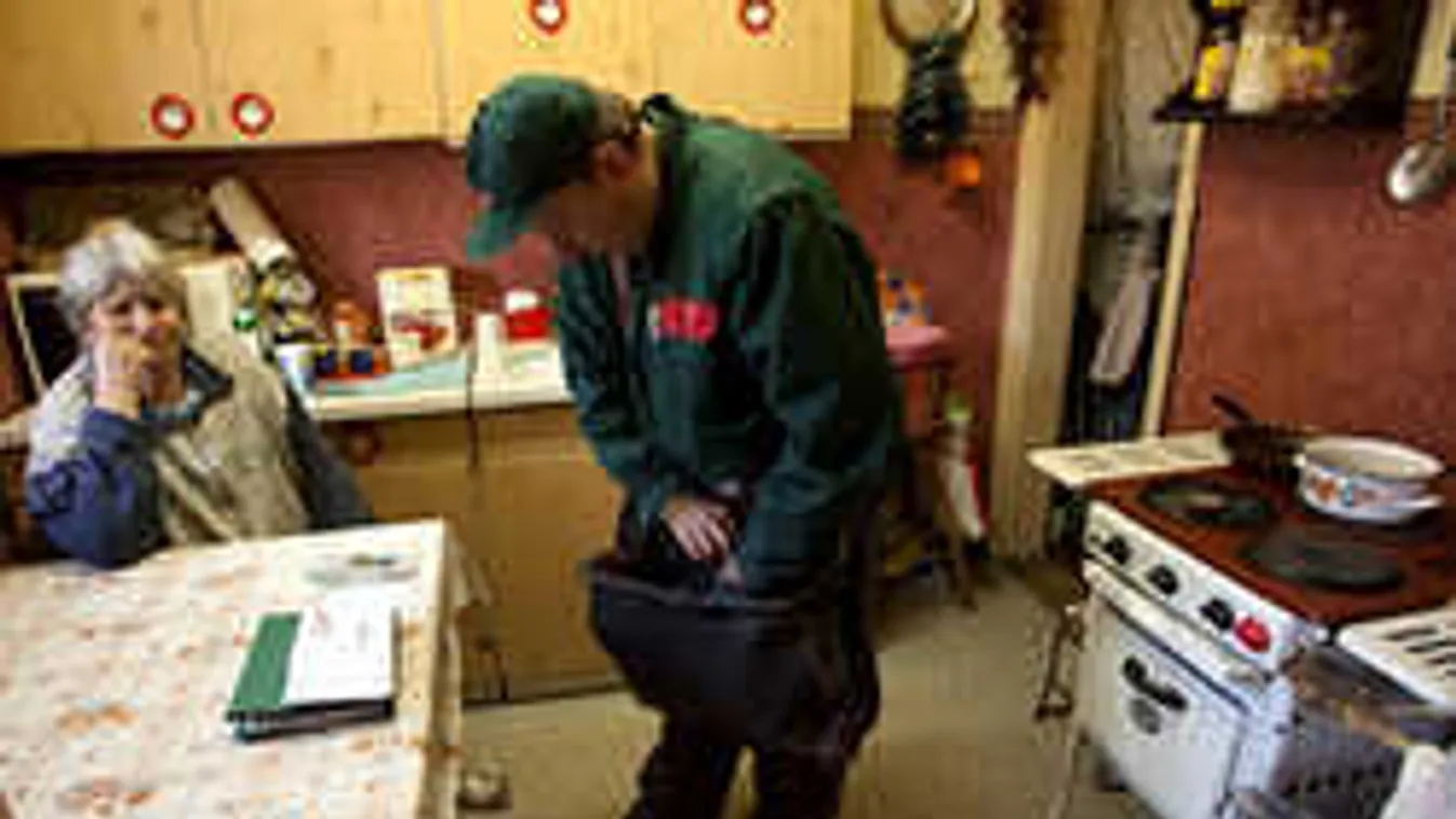 Csütörtöktől viszik a postások a nyugdíjprémiumot