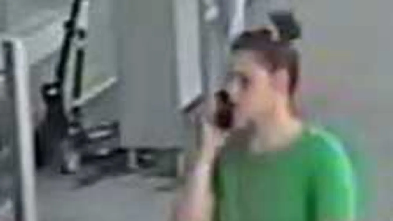 Aljas dolgot művelt ez a miniruhás nő a szegedi plázánál, levideózták