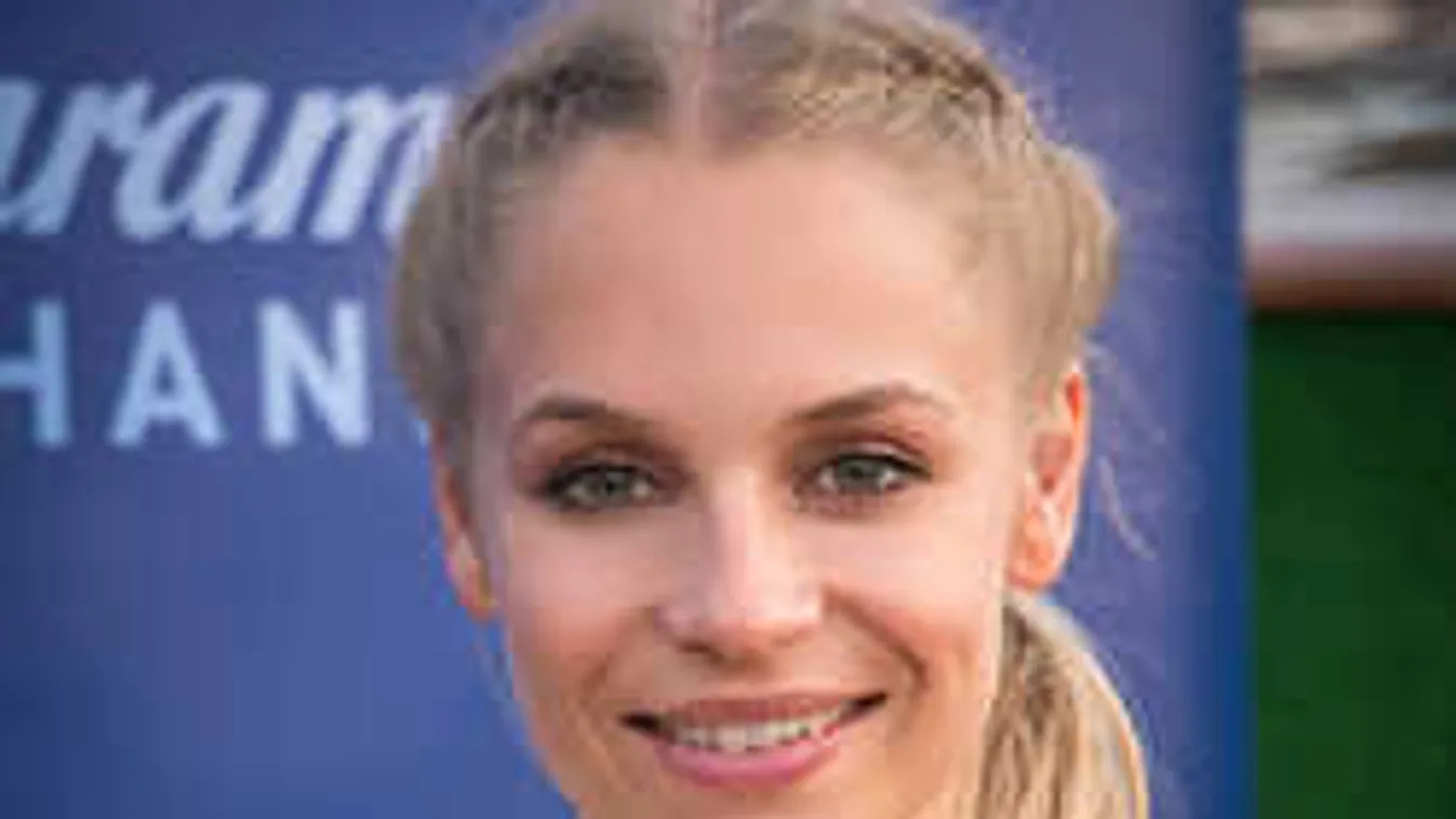 Itt a bizonyíték: elhagyta az országot Iszak Eszti