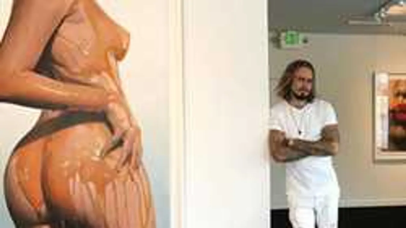 A meztelen női testet használja vászonnak ez a szerencsés festő!