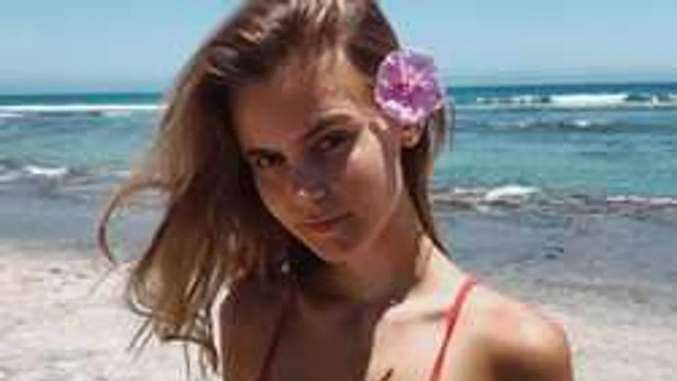 Lekerült a felső, megvillantotta barackmelleit a vadóc gördeszkás