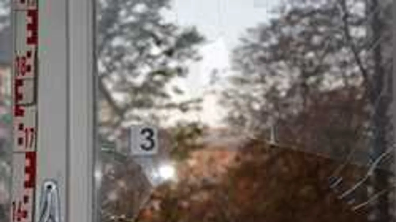 Meztelenül mászott be a tatabányai lakásba, majd kiugrott az ablakon