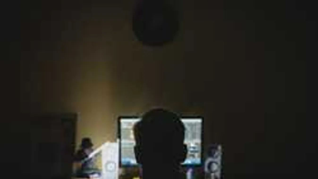 Meztelen képeket próbált kicsalni fiataloktól egy magyar férfi