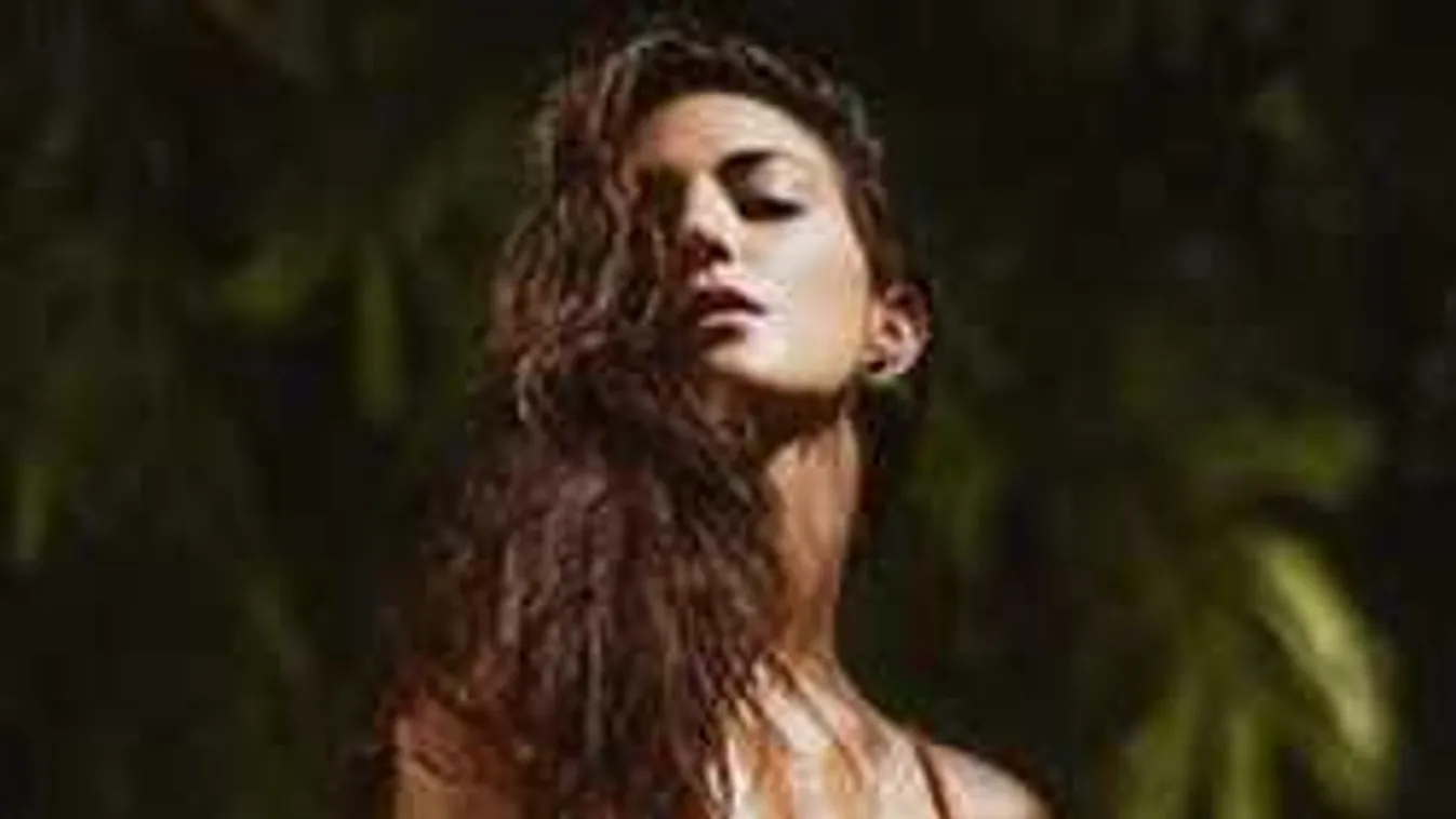 A medenceparton pucsított meztelenül a nem mindennapi bombázó!