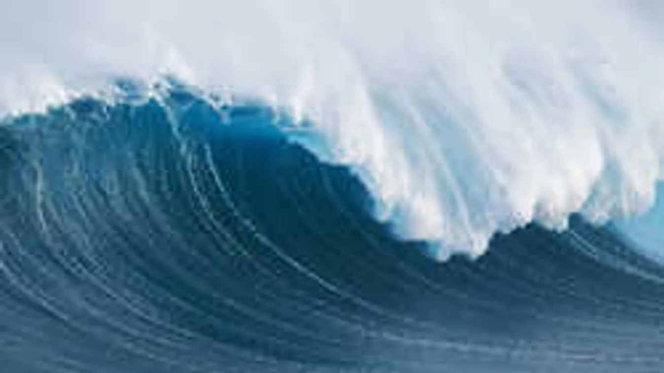 Mindent letarolt a gigantikus hullám a népszerű nyaralóhelyen - videó