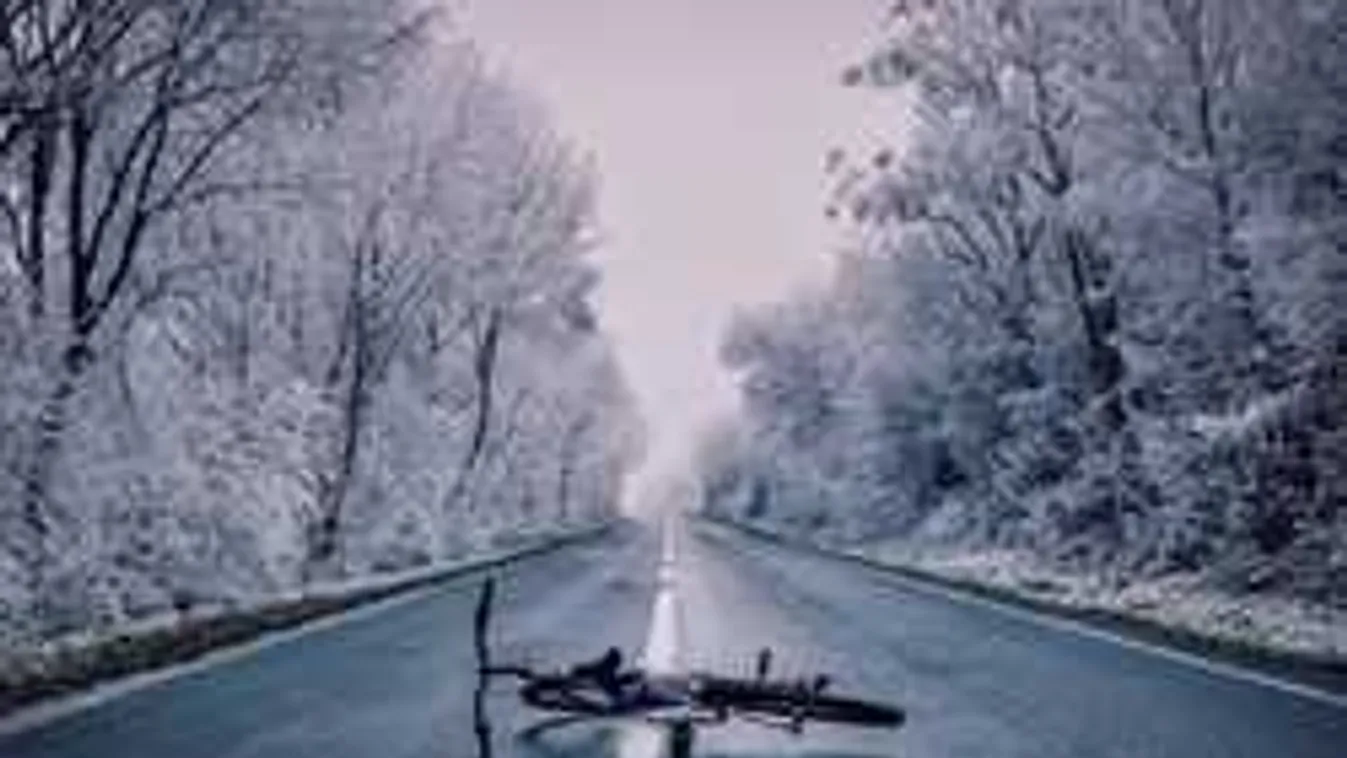 Szörnyű baleset, itt gázolták halálra a magyar bringást az éjszaka