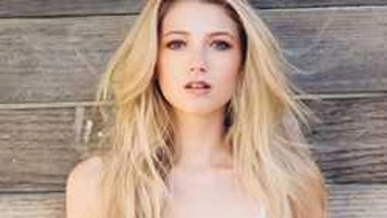 Több pucér fotót is posztolt magáról a fiatal modell!