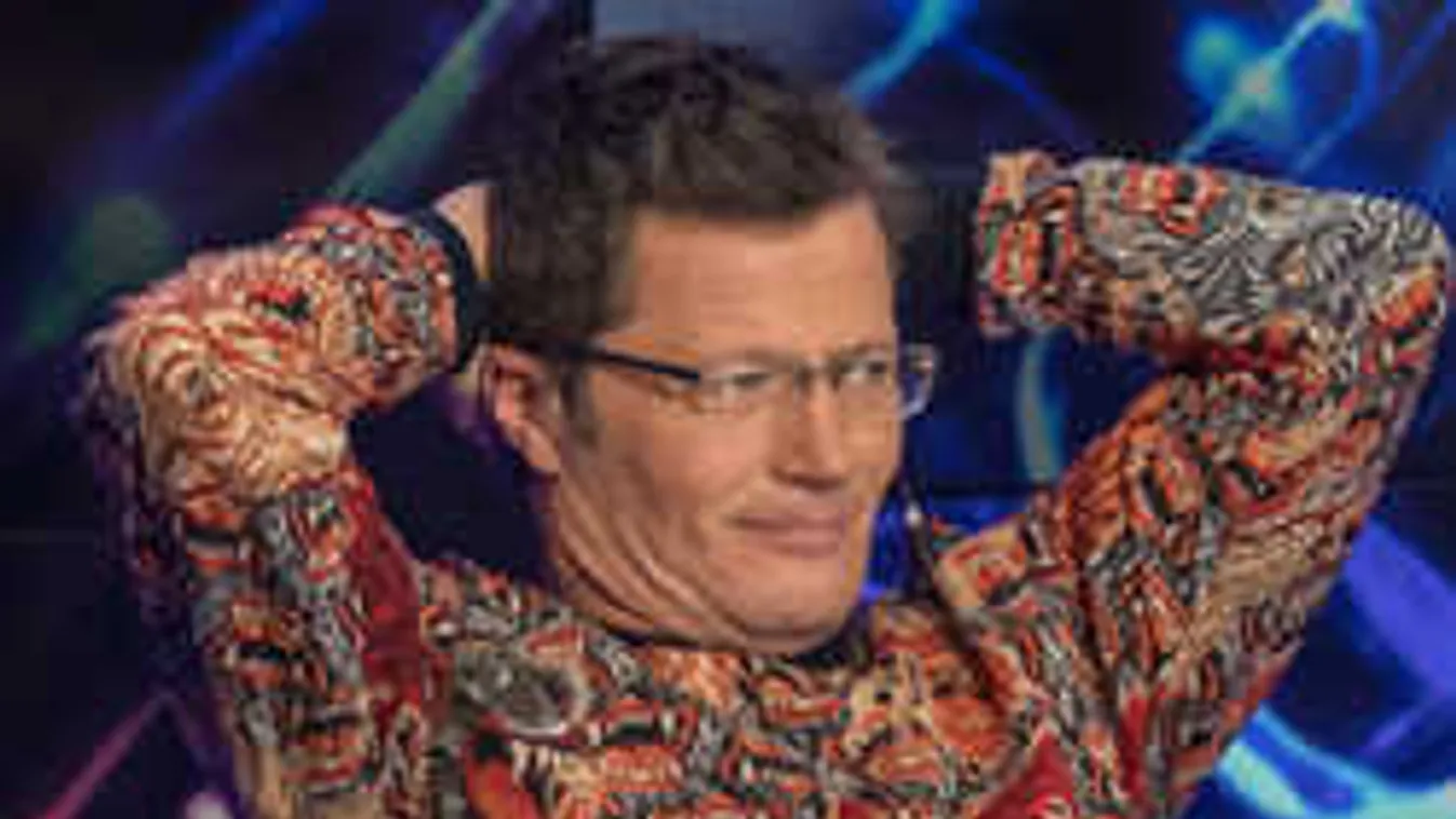 Gyönyörű nők gyűrűjében kaptuk el Stohl Andrást - Fotó