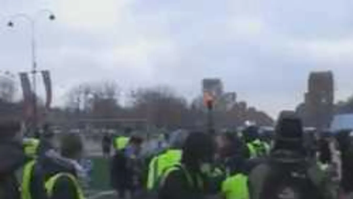 Macron mondjon le! Forrongás Párizsban - élő közvetítés!