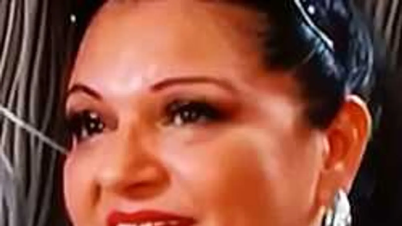 Rossz híreket kapott a magyar énekesnő: Ezért nem műthetik meg