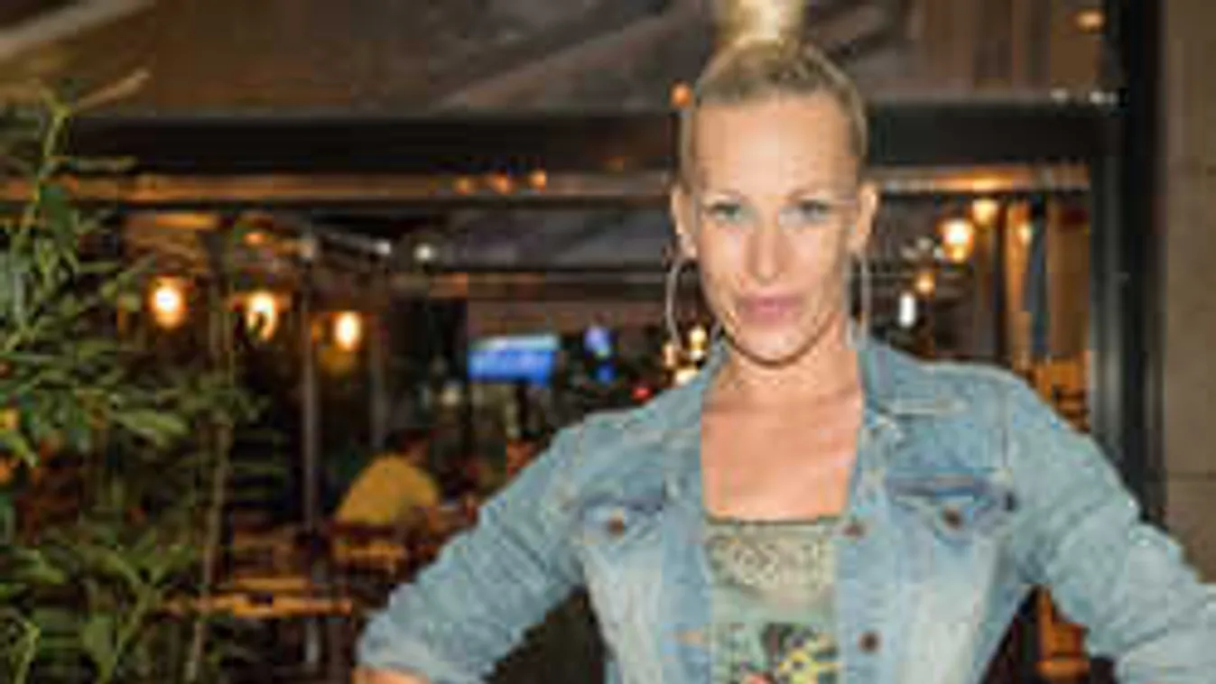 Sokkoló fotót töltött fel a hedonista magyar sztárénekesnő