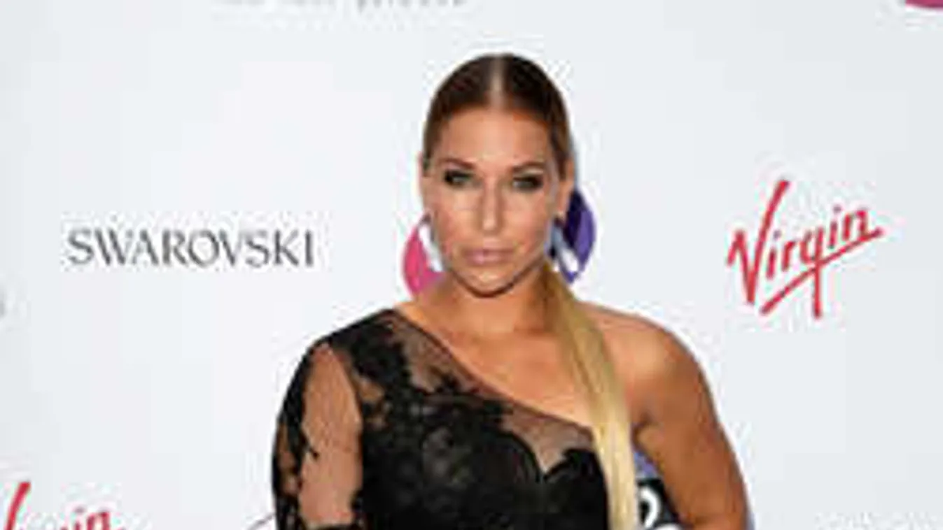 Forró kép: átszúrta a mellbimbója a szépséges sztár fürdőruháját